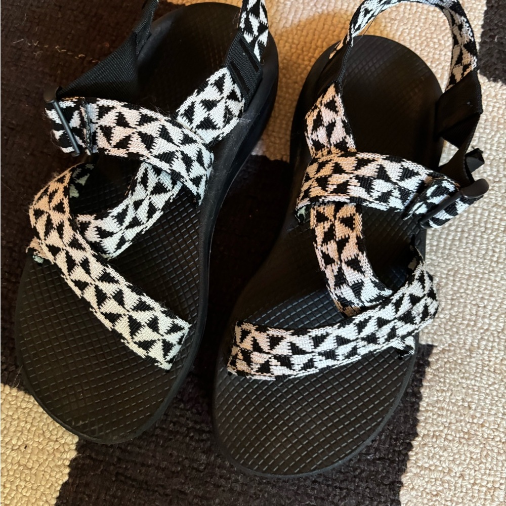 Chaco Z1 Sandals with Durable Webbing and Textured Footbed Black/ White EUC